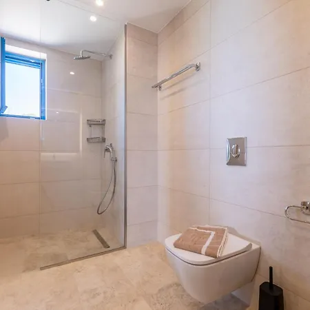 Maridion Family House, By Zantewize Willa